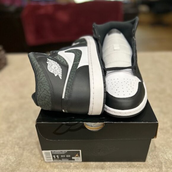 Jordan 1 Mid, Off Noir/Black-White-Black, Size:11, FB9911-001 - Picture 1 of 1